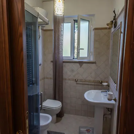 Nathan's Charming House ויטרבו